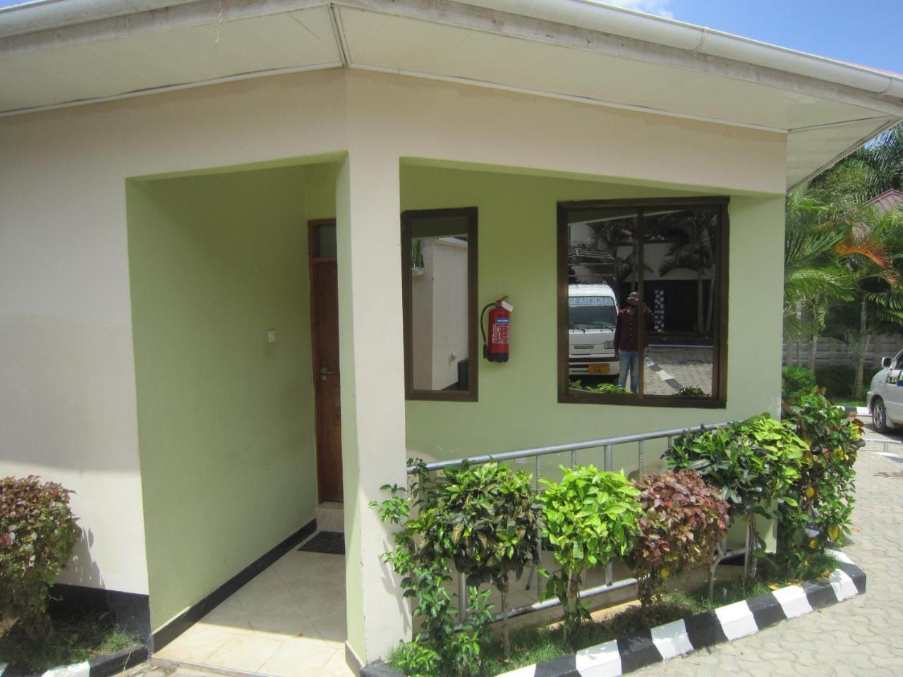 Jakicha Motel Dar es Salaam Exteriér fotografie